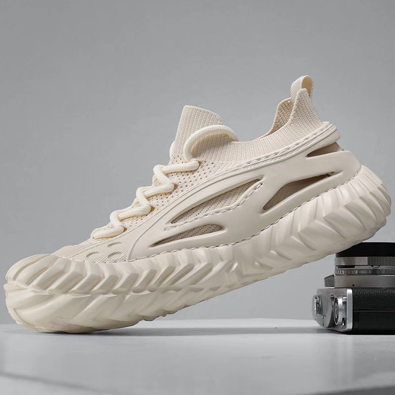 New breathable thick-soled height-enhancing sports shoes with flying mesh uppers