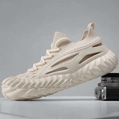 New breathable thick-soled height-enhancing sports shoes with flying mesh uppers