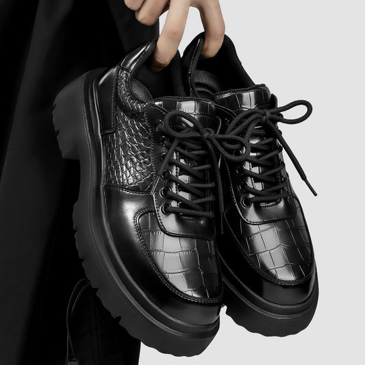 Novos mocassins de inspiração britânica: sapatos de couro com sola macia para um look casual de negócios.