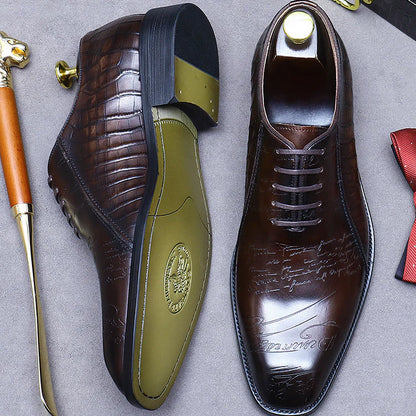 Oxford-Schuhe im britischen Stil mit charakteristischer Handgravur 