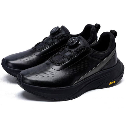 Neue Laufschuhe aus schwarzem Leder mit dicker Sohle und drehbarem Knopf 