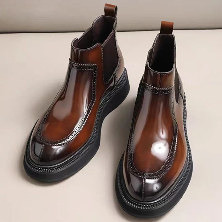 Handgefertigte, hochglänzende Lederstiefel | Eine gewagte Mischung aus Chelsea- und Martens-Stil