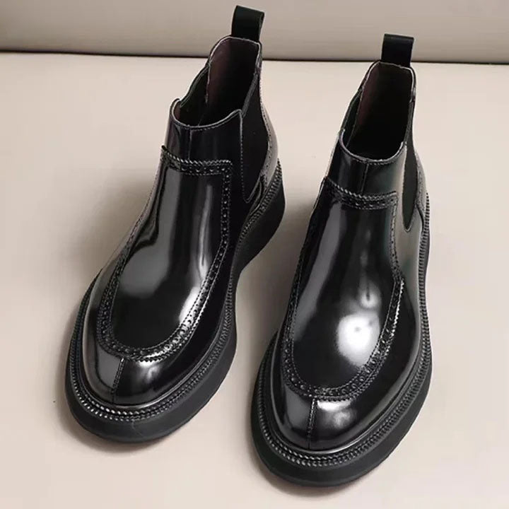 Handgefertigte, hochglänzende Lederstiefel | Eine gewagte Mischung aus Chelsea- und Martens-Stil