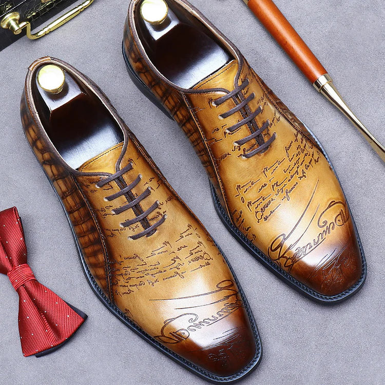 Oxford-Schuhe im britischen Stil mit charakteristischer Handgravur 