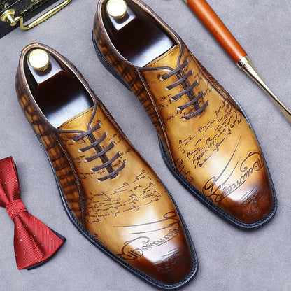 Oxford-Schuhe im britischen Stil mit charakteristischer Handgravur 