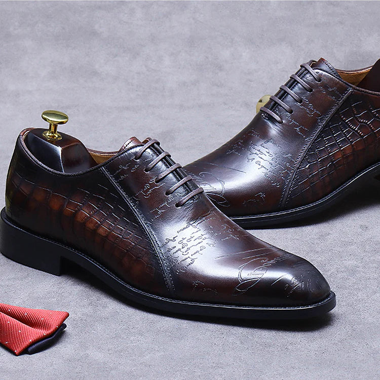 Oxford-Schuhe im britischen Stil mit charakteristischer Handgravur 
