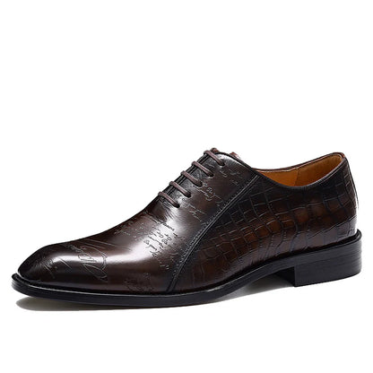Oxford-Schuhe im britischen Stil mit charakteristischer Handgravur 